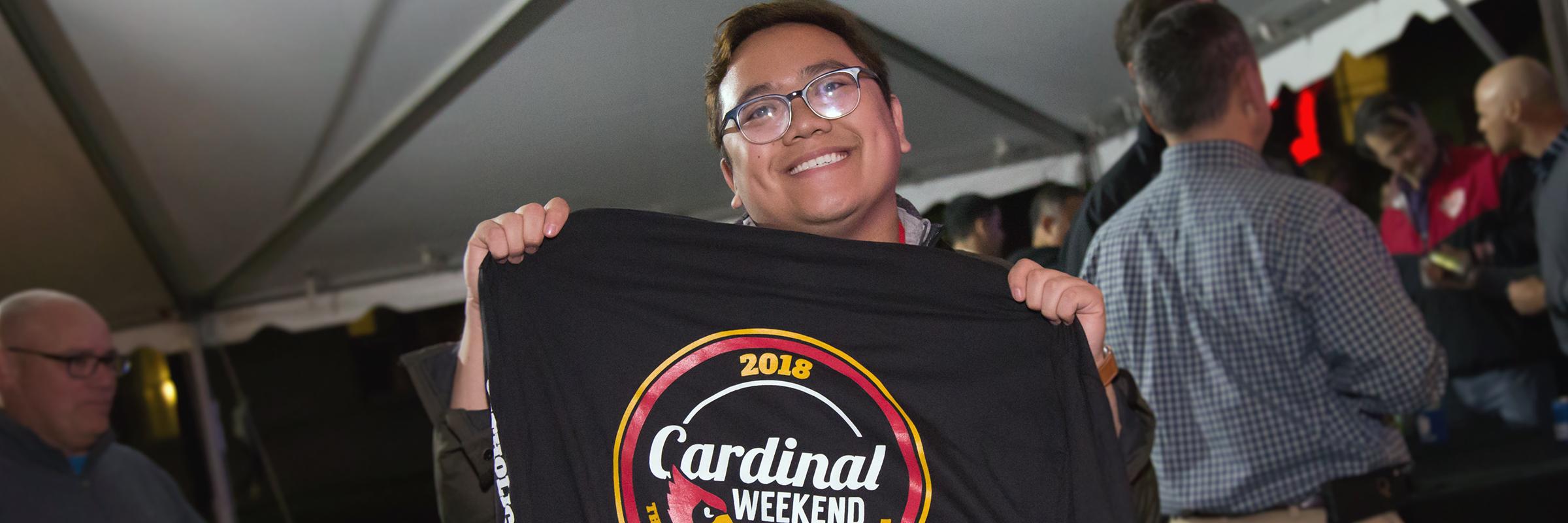 Student selling Cardinal Weekend shirts
